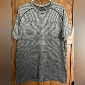 Lululemon Gray Metal vent tech shirt. Sz XL.